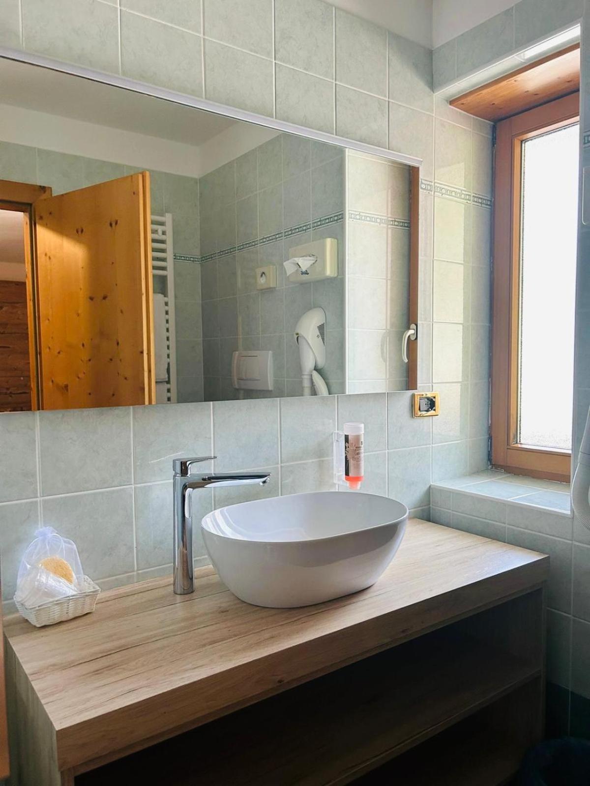 El Ciasel Hotel Canazei Luaran gambar
