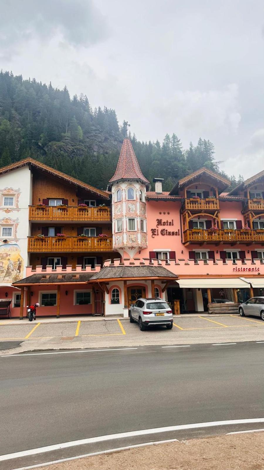 El Ciasel Hotel Canazei Luaran gambar